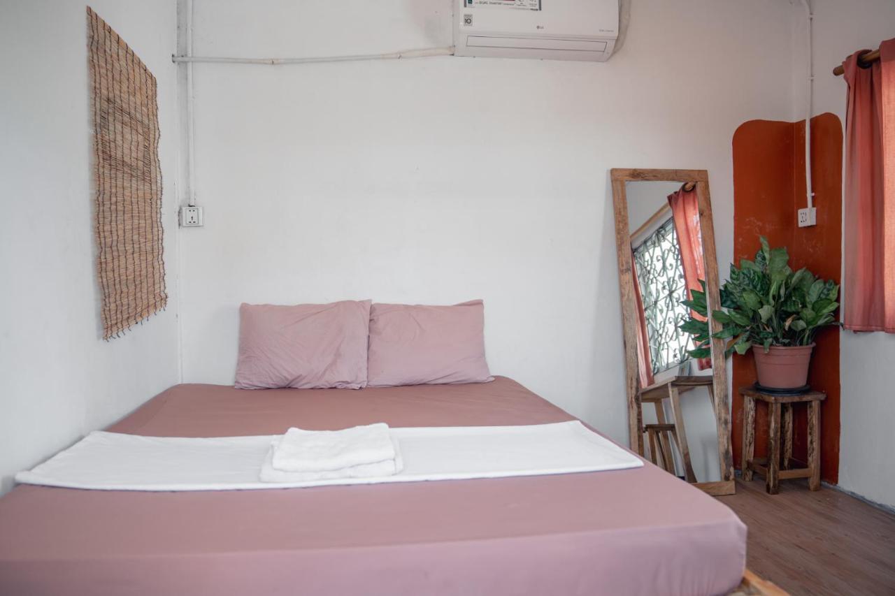 Sacred Lotus - Vegan Cafe X Hostel Phnompenh Exteriér fotografie