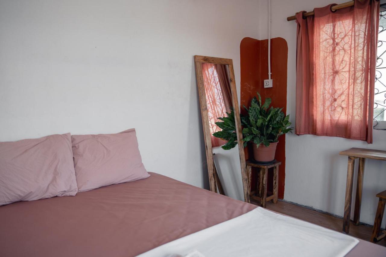 Sacred Lotus - Vegan Cafe X Hostel Phnompenh Exteriér fotografie