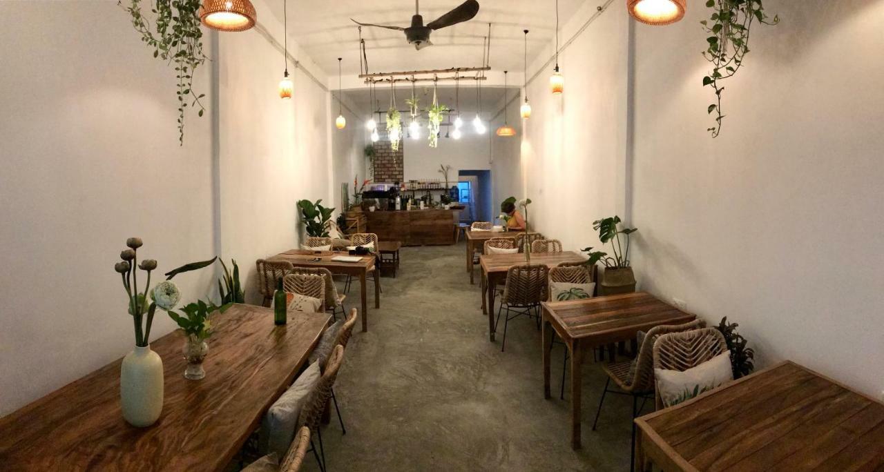Sacred Lotus - Vegan Cafe X Hostel Phnompenh Exteriér fotografie