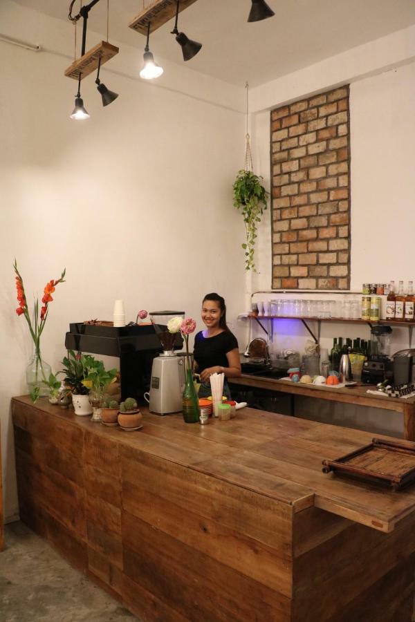 Sacred Lotus - Vegan Cafe X Hostel Phnompenh Exteriér fotografie